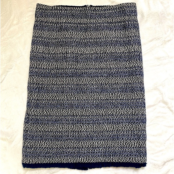 J. Crew Beautiful Blue White Fringe Pencil Skirt Boucle Tweed EUC Lined Size 6 - Picture 3 of 8